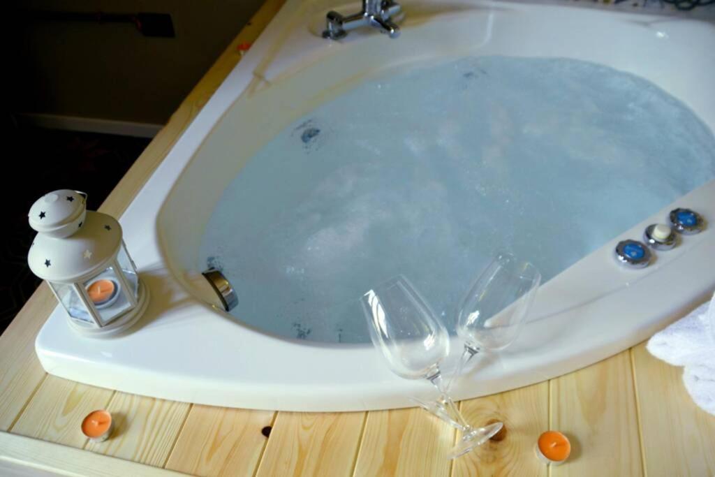 Wineexperience- Wine&Jacuzzi Suite Lecce Eksteriør bilde