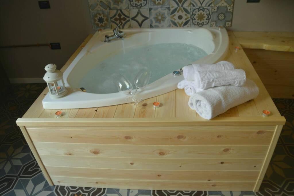 Wineexperience- Wine&Jacuzzi Suite Lecce Eksteriør bilde