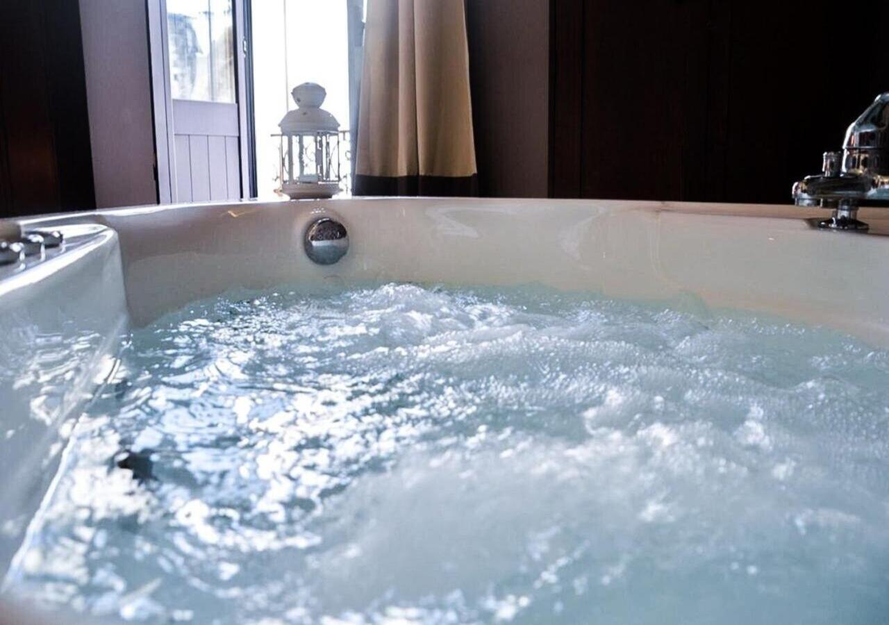Wineexperience- Wine&Jacuzzi Suite Lecce Eksteriør bilde