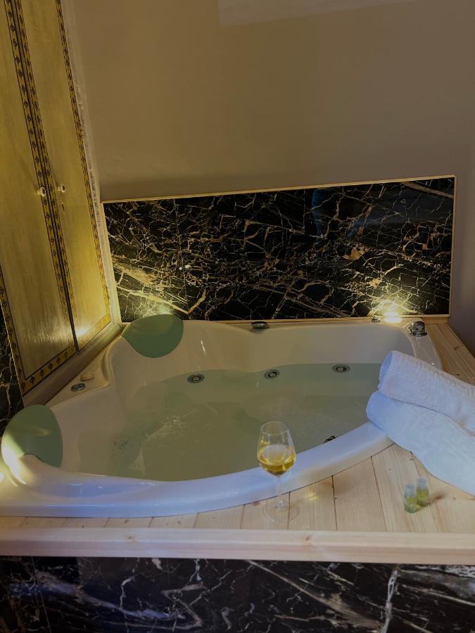 Wineexperience- Wine&Jacuzzi Suite Lecce Eksteriør bilde